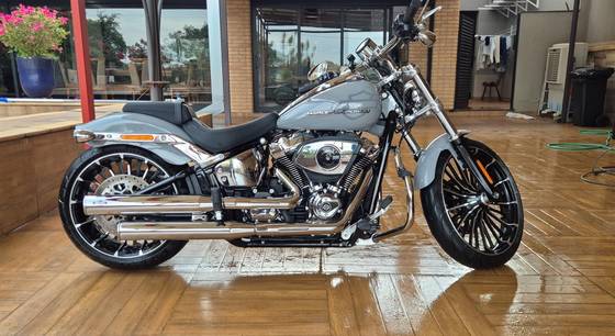 HARLEY-DAVIDSON SOFTAIL BREAKOUT 